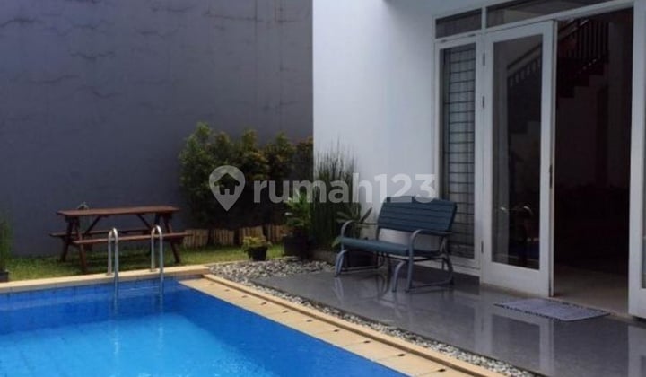 Rumah Minimalis dengan kolam renang digegerkalong bandung utara dekat tol pasteur.