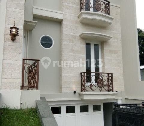 Otista Luxurious Grand House With Pool And Basement Parking