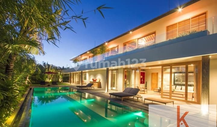 LUXURIOUS FIVE BEDROOMS FREEHOLD VILLA IN CANGGU VL1700