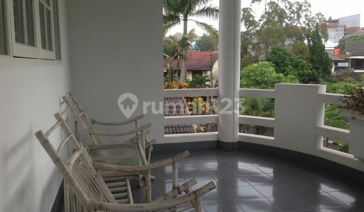 Disewakan Rumah Besar Lux Terawat Semi Furnish 2lantai di Surya Sumantri