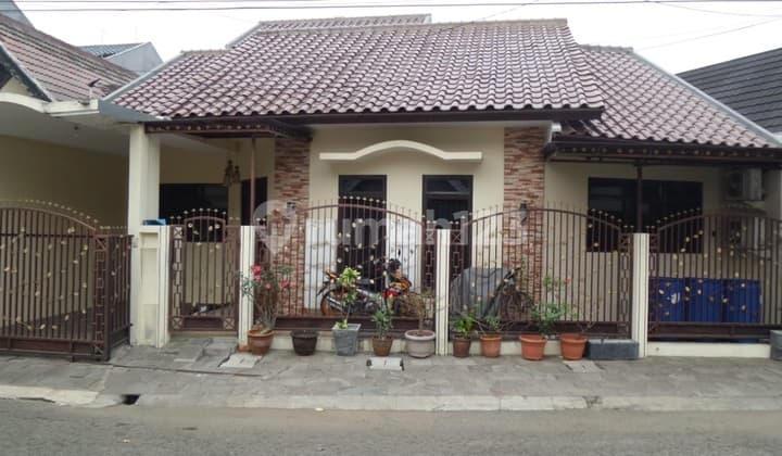 Rumah Mandar Bintaro asri tertata rapih