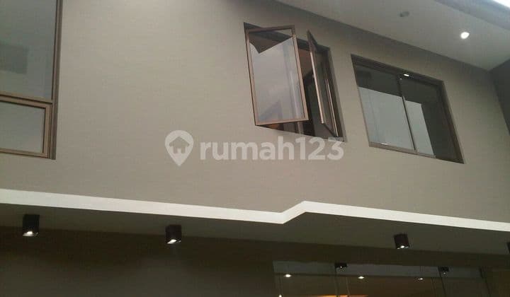 rumah lux siap huni di komplek perumahan singgasana pradana