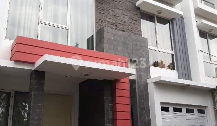 Beautiful Townhouse Near Gelora Bung Karno (GBK), Senayan