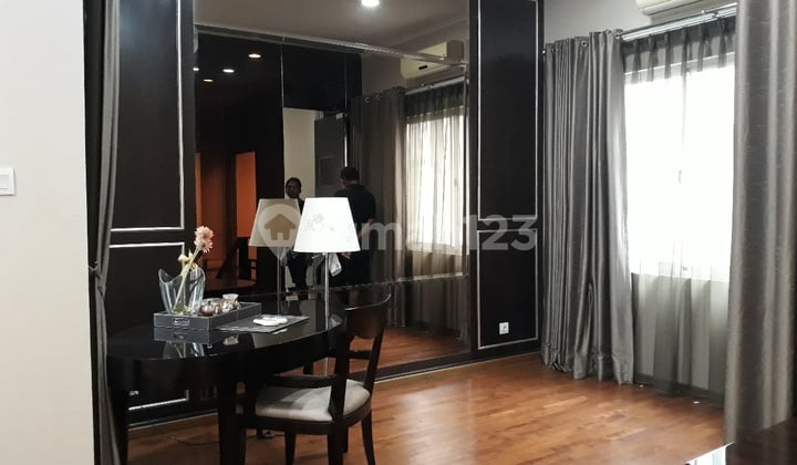 Rumah cantik dg design menarik di simprug golf residence