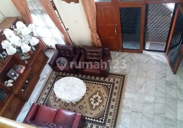 Rumah Strategis Jalan Dua mobil Belakang Citos Jakarta Selatan