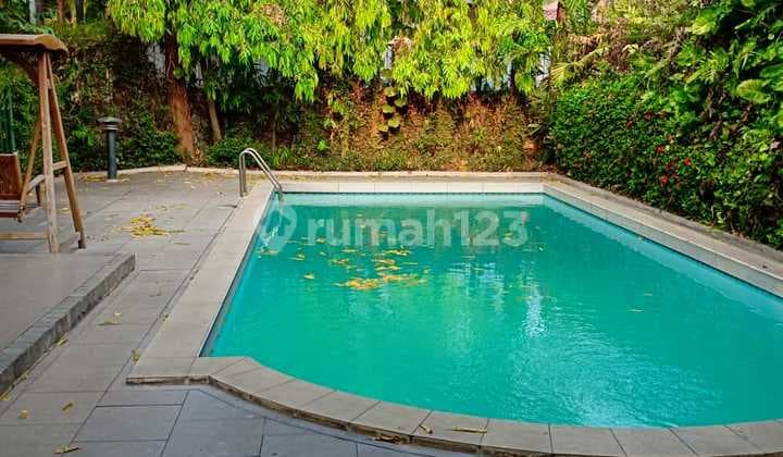 Rumah 2 Lantai Kemang Dalam Jakarta Selatan