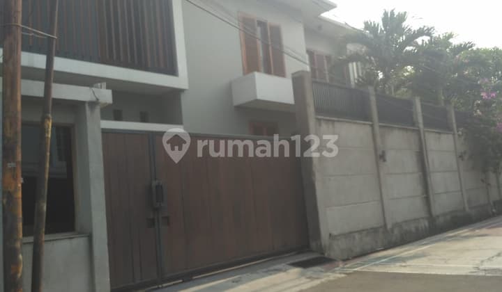 Rumah Murah dan Mewah di Kemang di Kemang Barat. lux, Cantik, Lux, Big Pool, Quite Area, dalam Komplek