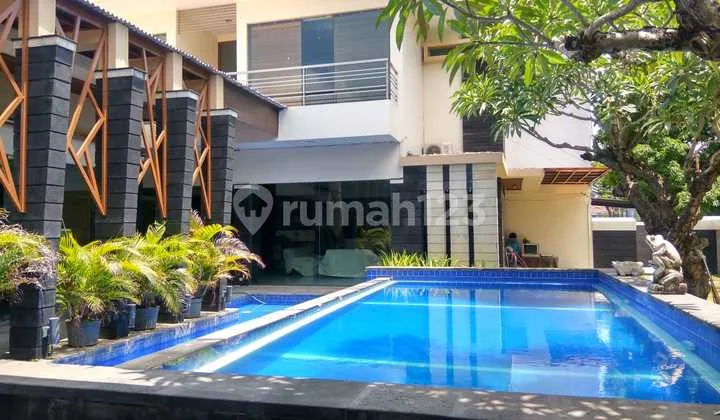 Luxury Villa at Main Road Bypass Nusa Dua with Stunning Pool & Luxury Furniture
