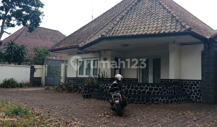 Rumah Hitung Tanah Saja Di Jalan Utama Cipaganti Bandung
