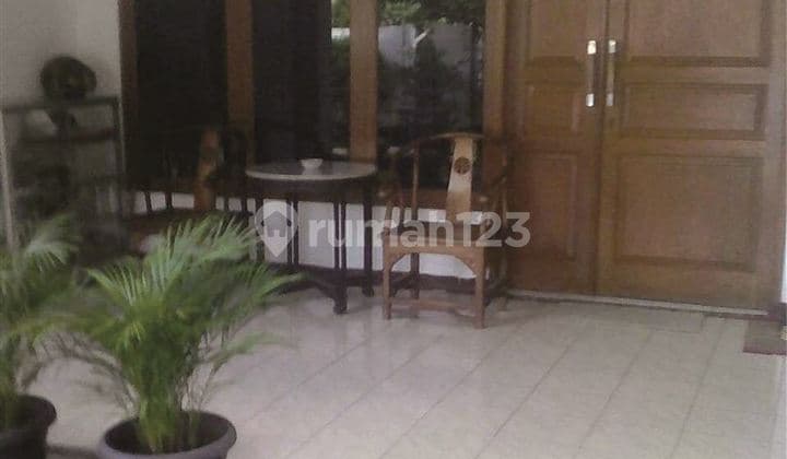 Rumah 2 lantai lokasi strategis di Pasar Minggu