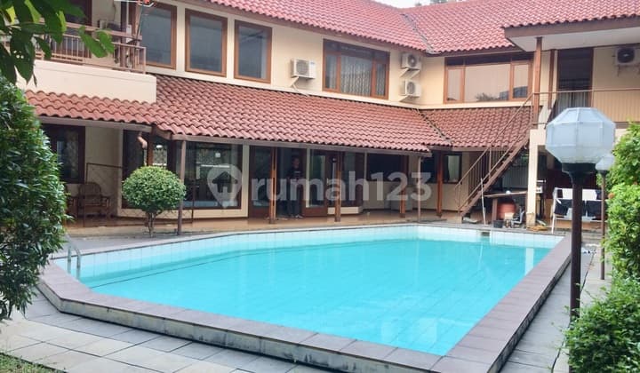 Rumah Taman Cerah Sederhana Dekat Jis Ajh06049