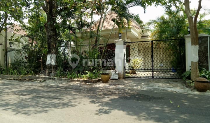 RUMAH KLASIK NYAMAN DEKAT CAFE BUNGA BALI