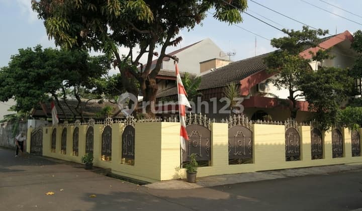 Rumah luas, strategis dan nurah di Jantung kota Jak Tim