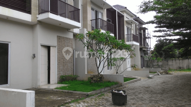 Rumah cantik minimalis nyaman dan strategis.