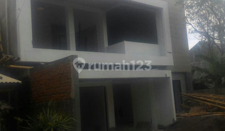 Rumah Yang Cukup Megah Dengan Harga 4.8 M di Gegerkalong, Bandung