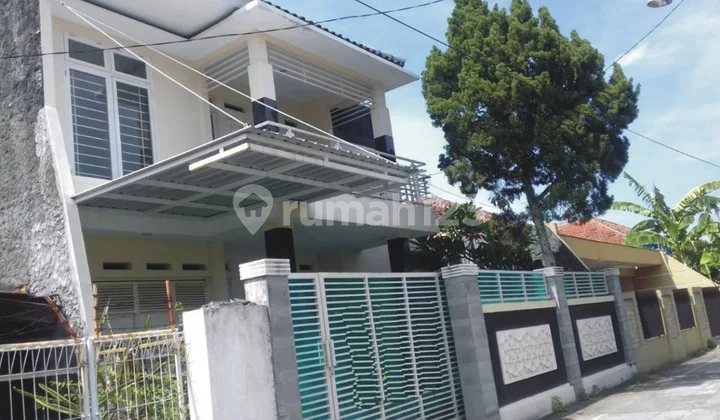 Rumah Minimalis Tengah Kota Manahan