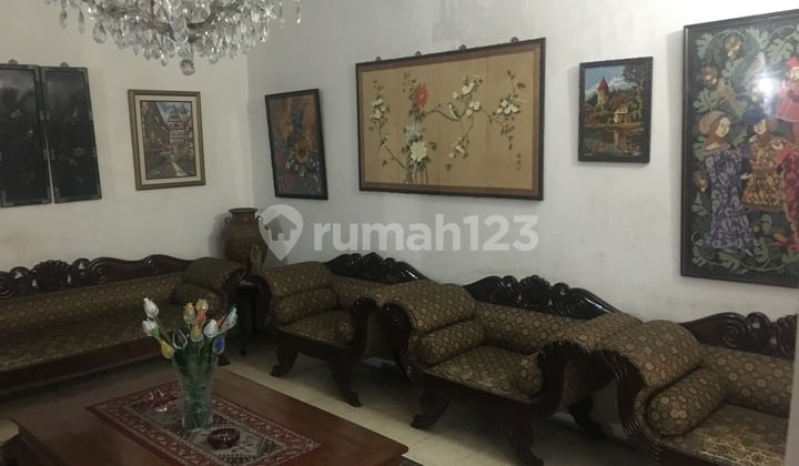 Hot Property! Rumah Tua Hitung Tanah! Hanya 80 meter ke Cipete Raya!