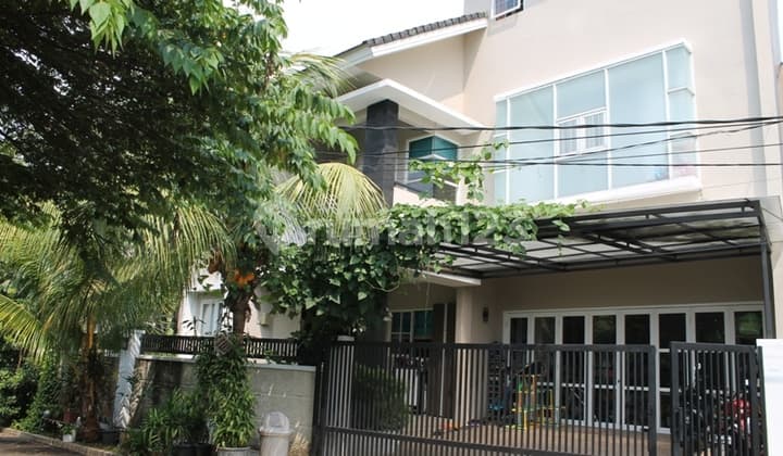 Rumah bagus siap huni lingkungan tenang dan asri bintaro 9
