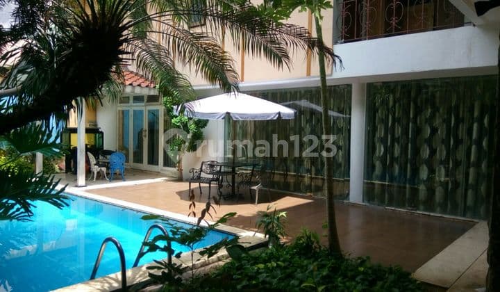 Rumah Mewah di Lingkungan Elit Jl. Teuku Umar, Menteng