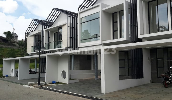 Rumah Mewah Exclusive di Sayap Setiabudi 3 Menit dari Kampus UPI