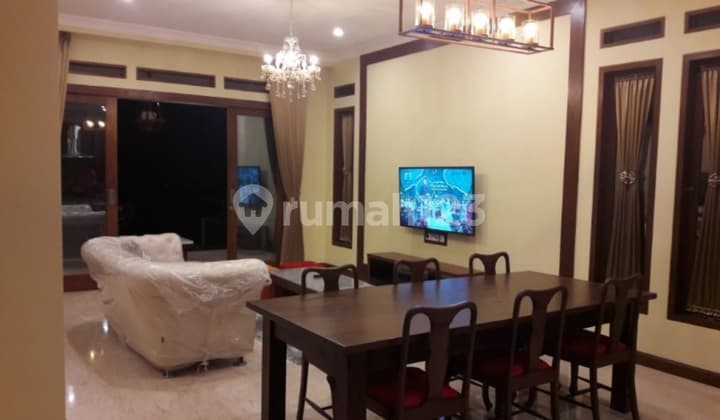 Rumah Mewah Dikawasan Cisitu + Kolam Renang Full Furnis