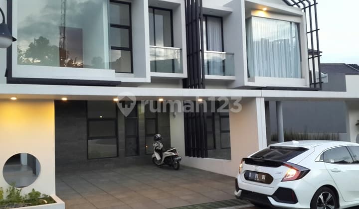 Rumah Baru Modern Lingkungan Exclusive di Sayap Setiabudi Bandung