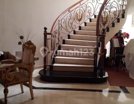 Rumah rapi siap huni di sunrise garden