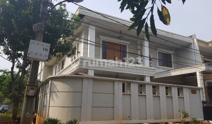 Rumah mewah/hook dan dekat jalan raya Rumah mewah/hook dan dekat jalan raya