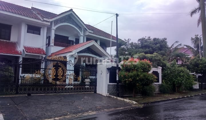 Rumah Mewah Dikomplek Elit