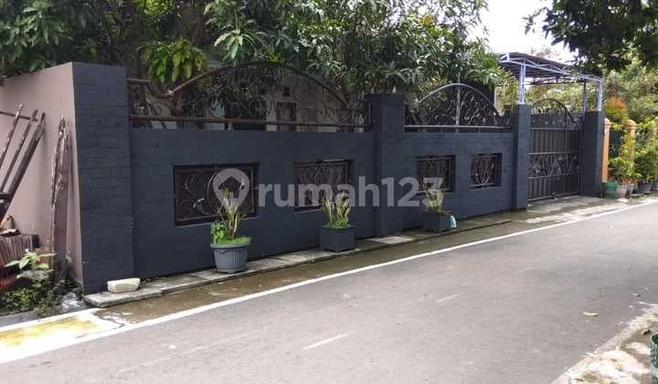 Rumah di Kadipiro, Dekat Stasiun Solo+ Mall Solo Paragon