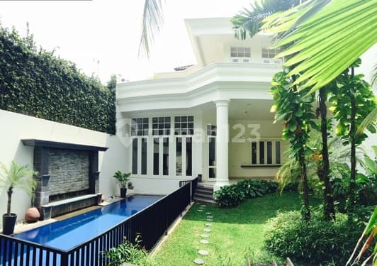 Classic Modern House With Beautiful Green Backyard Ajh04088