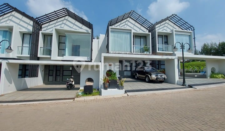 Rumah Baru Modern Mewah Lingkungan Exclusive di Sayap Setiabudi