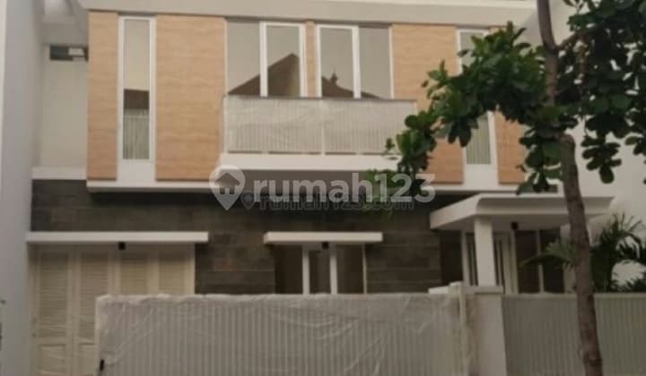 Rumah baru gress minimalis pakuwon city