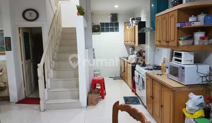 Rumah Full Furnished, Renov Dan Layak Huni di Roxy Jakarta Pusat