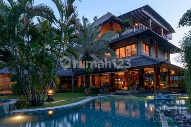 Traditional Style 3 Bed Villa Close To Seminyak Beach 1722 A