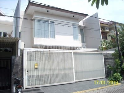 House in Kendangsari, New, Minimalist, Road-facing Row with Wide Frontage + Paving, Move-in Ready, Suitable for Residence/Office.