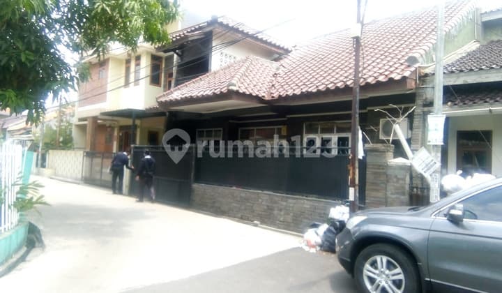 Rarely are there Two-Front Houses with one facing Pluto Street and the other facing Marga Makmur Street. An affordable and comfortable home in the Margahayu Raya housing complex on South Pluto Street, East Bandung.