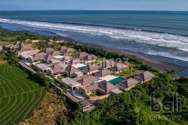 Luxurious Beachfront Freehold Estate - 835 -L