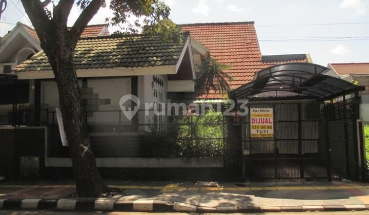 rumah lokasi strategis, Pinggir jalan dekat Cikal Sain John & Stasiun, harga terbaik, negolah