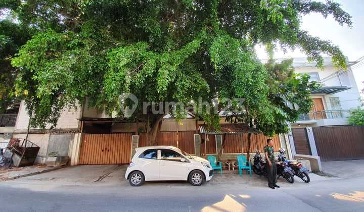 House on Mangga Tomang Street