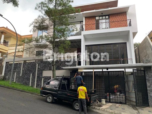 RUMAH MEWAH HARGA EKONOMIS RIVERSIDE RUMAH MEWAH HARGA EKONOMIS RIVERSIDE