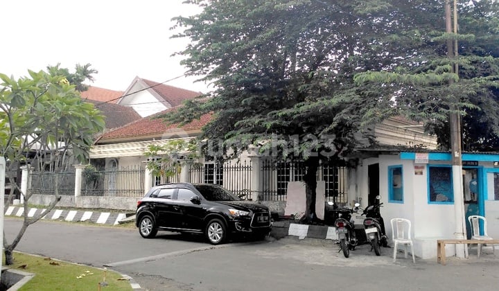 Rumah pojok di Taman Dieng