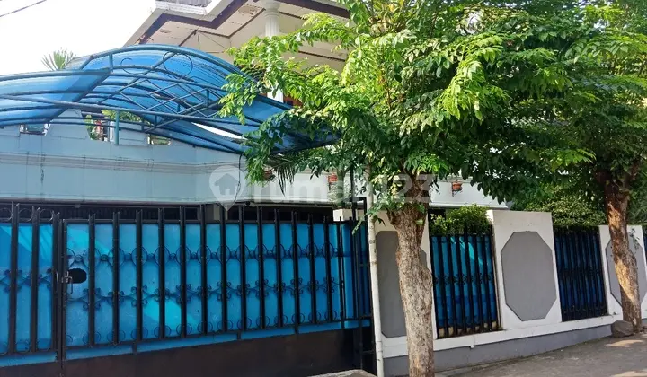 2-Story House in Kebayoran Lama, Land Area 344 m² (Land Price 18 Million / Meter), 3-Car Road Access, Close to Permata Hijau Main Road