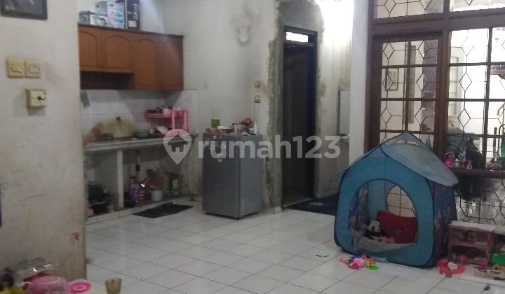 Rumah Lama Masih Terawat Daerah Taman Holis Indah Bandung