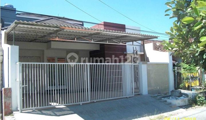 Jual Rumah 2 Lantai, Terawat, Row Jalan Depan Lebar + Paving, Dekat Merr Jual Rumah 2 Lantai, Terawat, Row Jalan Depan Lebar + Paving, Dekat Merr