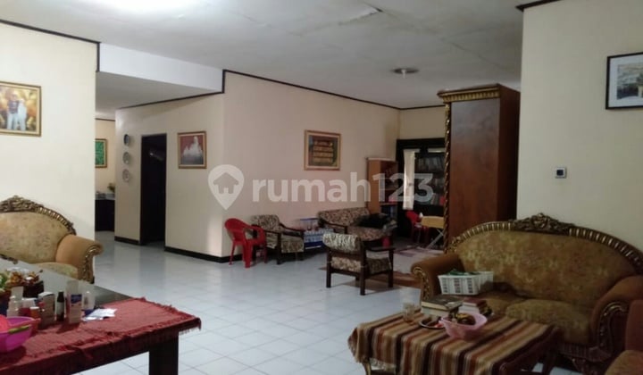 Rumah Minimalis dan Strategis di Cipedes Bandung