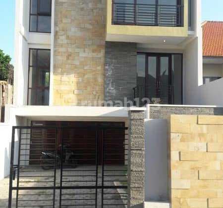 House for sale, 4 bedrooms, swimming pool, in Renon, Denpasar, Bali