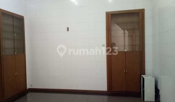 Paviliun di Pasirkaliki parkir luas ada ruangan kantor Lantai 2 Blong