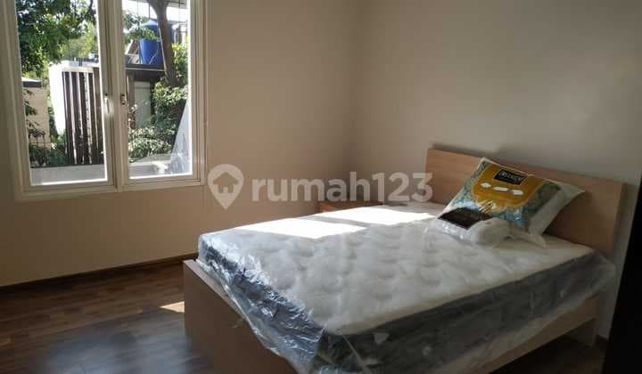 Rumah double decker townhouse Kemang Jakarta selatan