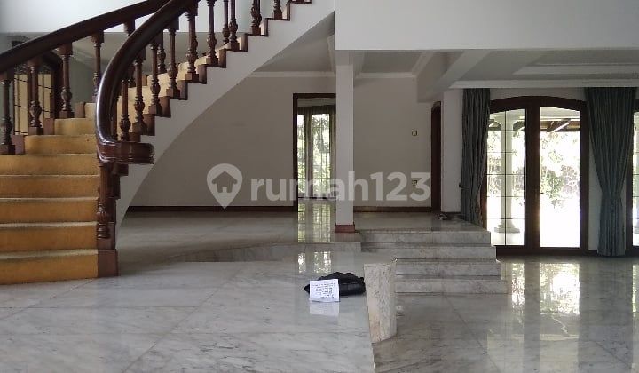 rumah asri ..di lingkungan paling prestisius di Jakarta Selatan..silahkan lihat dan bandingkan...